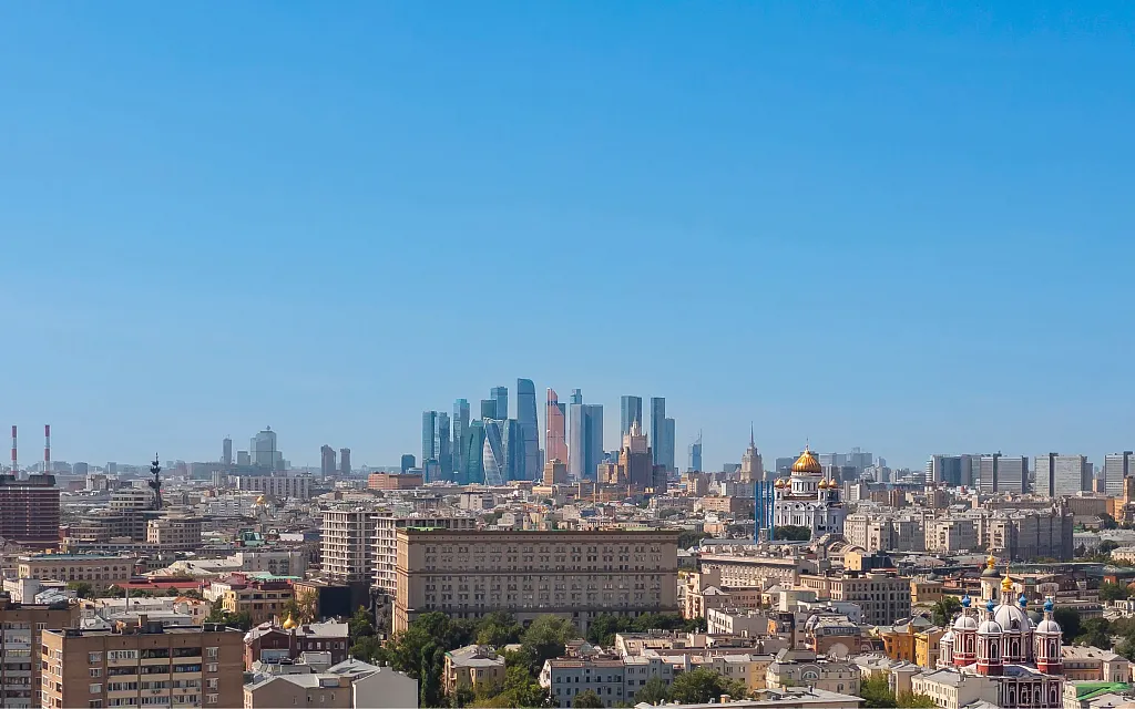 Вид на Москва-Сити из новостройки ЦАО