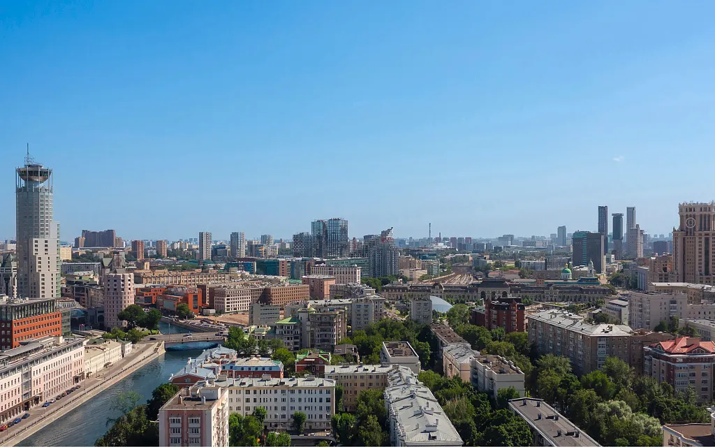Дневная панорама из квартиры около Москвы-реки